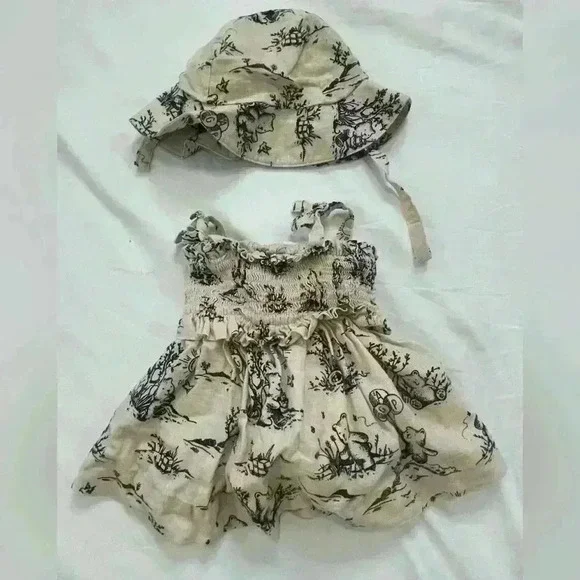 Baby Gap Size 0-3 Months Dress and Hat Set - Picture 2 of 9